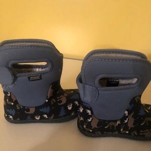 Kids Bog boots size 7c